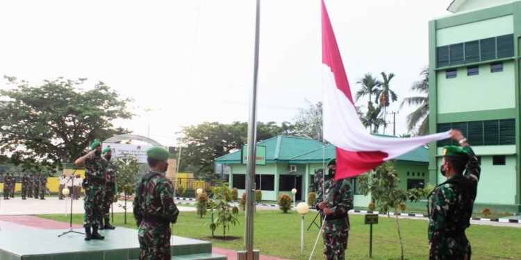 Kodim Kutai Kartanegara Rutin Gelar Upacara Bendera.