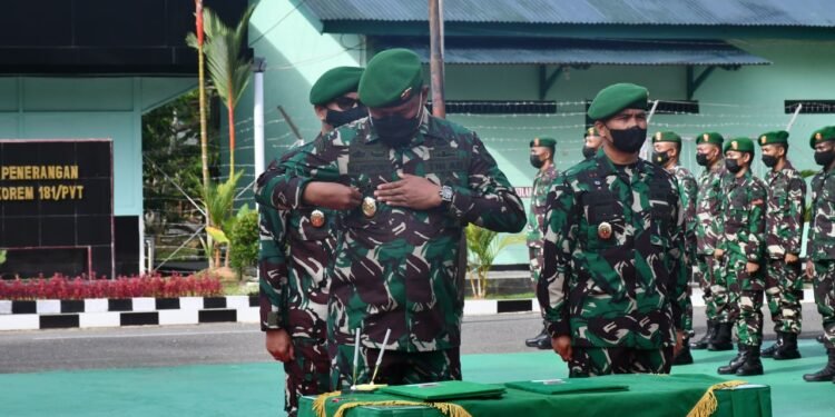 Serah Terima Jabatan Dan Tradisi Satuan Kepala Staf Korem, Kasi Intel Dan Kasi Log Kasrem 181/PVT.