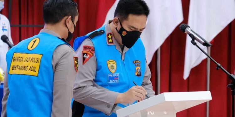 Tanda Tangani Fakta Integritas, Peserta Seleksi Polri Sumber Sarjana Dimulai. Kapolda Riau : Terapkan Skema dan Tahapan Seleksi Yang Terbaik.