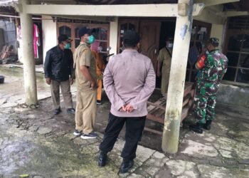 Bersinergi Babinsa dan Bhabinkamtibmas Dampingi Tim Tracker.