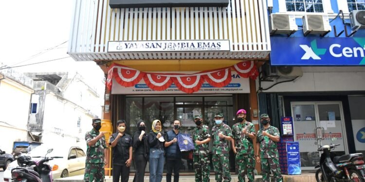 Danlantamal lV Kunker ke Media Televisi Tanjungpinang.