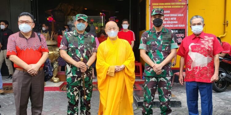 Danramil 01/TS Dampingi Dandim 0503/JB Pantau Pengamanan Perayaan Imlek 2573 Tahun 2022.