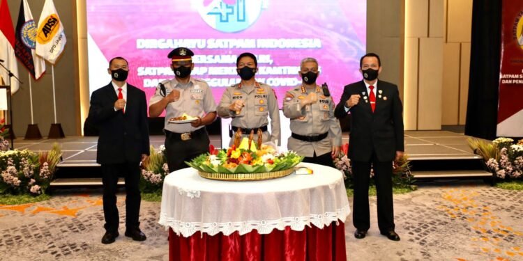 Syukuran HUT Satpam ke 41, Kapolda Jatim: Libatkan Satpam Dalam Penegakan Prokes di Lingkungan Kerja.