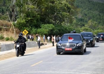 Pangdam I/BB Bersama Kapoldasu Dampingi Presiden Jokowi Resmikan Jalan Bypass Balige.