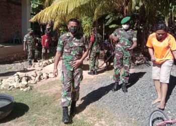 Peduli Tempat Ibadah, Babinsa Sorong Barat Bantu Warga Bangun Gereja.