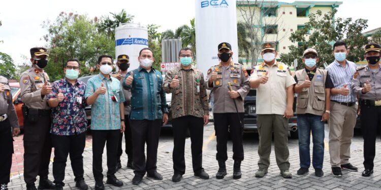 Kapolresta Pekanbaru Bersama Kadinkes Tinjau Kesiapan Rumah Sakit dan Gedung Isoter Untuk Pasien Covid-19.