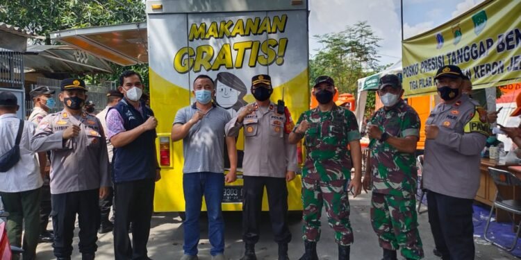 Peduli Warga Terdampak Musibah Kebakaran, Jajaran Polsek Kebun Jeruk  Beri Bantuan Nasus Siap Saji..
