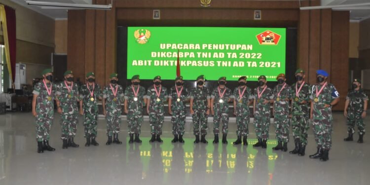 Pusdikkum Menggelar Upacara Tupdik Diktukpasus Terpusat TA 2022 di Pussenif Kodiklatad Bandung.