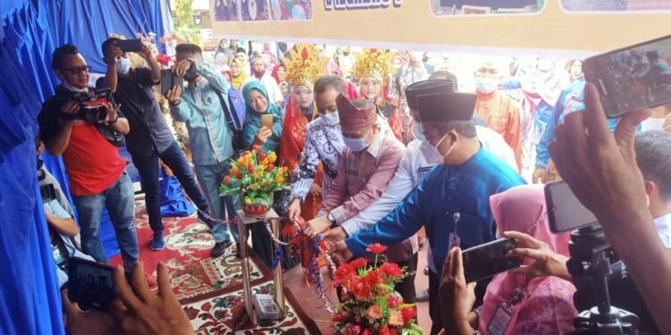 SMPN 23 Pekanbaru Launching Program Ecobrick Day dan Taman Literasi Berbasis Ecobrick.