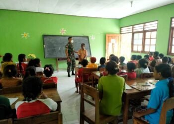 Peduli Pendidikan, Satgas Pamtas RI-RDTL Yonif 743/PSY Bantu Cerdas kan Anak Bangsa.