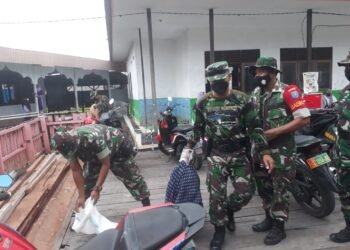 Danramil Pahandut Pimpin Kerja Bakti di Pondok Pesantren Hidayatul Insan.
