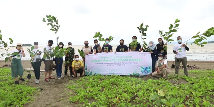 Dukung Tujuan Pembangunan Berkelanjutan, Jamkrindo Kembali Hijaukan Kawasan Ciletuh. 