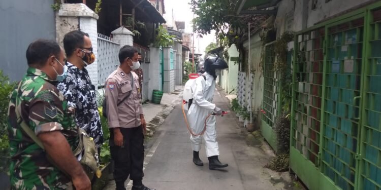 Penyemprotan Disinfektan Sebagai Upaya Mencegah Peyebaran Covid-19.