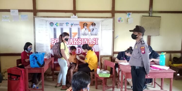 2 Sekolah Dasar di Desa Salaas Laksanakan Vaksinasi Covid-19 Dosis ke 1.