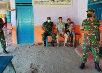 Disiplinkan Prokes, Babinsa Koramil Seget Komsos Dengan Warga Binaan.