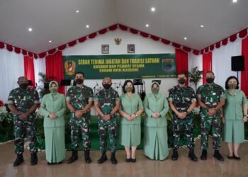 Pimpin Acara Tradisi dan Laporan Korps Kasdam Kasuari, Pangdam Kasuari Ingatkan Untuk Selalu Pegang Integritas Sebagai Prajurit Dimanapun Berada.