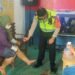 Bantu Warga Korban Laka Tunggal, Personel Satlantas Jakarta Barat Kembali Tunjukkan Wujud Kesigapan Kepolisian.