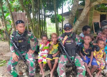 Melalui Anjangsana SatgasPamtas RI-PING Yonif 711/Raksatama Mempererat Tali Silaturahmi di Tapal Batas Papua.