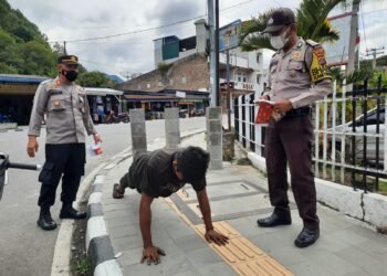 Antisipasi Penyebaran Covid-19 Di Wilayah Destinasi Wisata Super Prioritas, Polsek Parapat Perketat Operasi Yustisi.