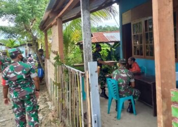 Menjaga Keselamatan Dan Keharmonisan Masyarakat Daerah Binaan, Babinsa Sorong Kota Laksanakan Komunikasi Sosial.