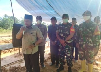 Anggota Satgas Yonif 144/JY Bersinergi dengan Forkopimca Menghadiri Peletakan batu pertama Pembangunan Masjid di Perbatasan.