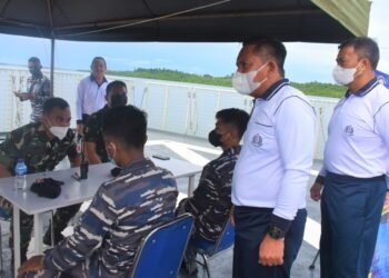 Pelaksanaan Vaksinasi Booster di KRI Teluk Weda-526 Ditinjau Langsung Pangkoarmada III.