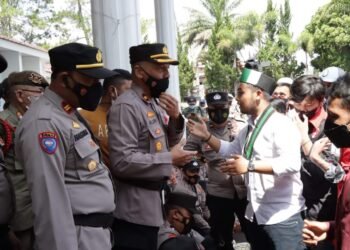 Pengamanan Aksi Damai Unjuk rasa Mahasiswa di Gedung DPRK Berjalan Aman dan Ini Dia Petisi Aliansi Mahasiswa dan Rakyat Aceh tengah Bergerak.