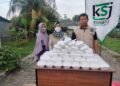 KSJ Properti Bersama Manejemen KSJ Berbagi Ratusan Bingkisan Berbuka Puasa di Jalan K.L Yos Sudarso.