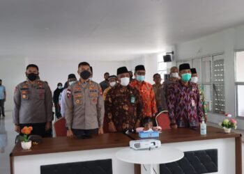 Kapolres Bersama Kemenag Kubu Raya Hadiri Zoom Meeting Vaksinasi Serentak 1 Juta Vaksin Booster Seluruh Indonesia.