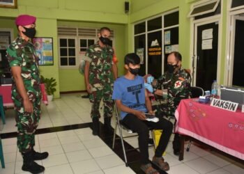 Dukung Program Pemerintah, Kompi Markas Resimen Artileri 2 Marinir Gelar Serbuan Vaksin.