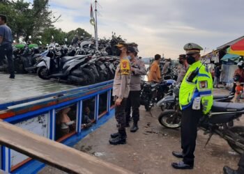 Tinjau Pelabuhan Rasau Jaya, Kapolres Kubu Raya Pastikan Keamanan Mudik Lebaran.