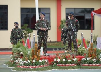 Tradisi Upacara Serah Terima Dhuaja Satrimob Polda Kalbar “Satya Pandhi Pratistha”.