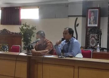 Wartawan Diusir Dari Ruangan Sidang Saat Meliput Audensi Antara Petani Plasma Dengan Anggota Komisi D DPRD Kabupaten Sintang.