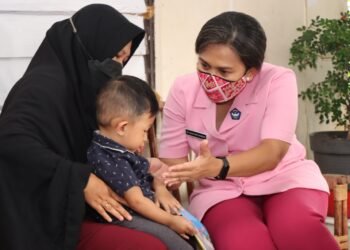 Ketum Bhayangkari Ny. Juliati Sigit Prabowo Kunjungi Ksatriaan Soemarto Mako Satbrimob Polda Kalbar.