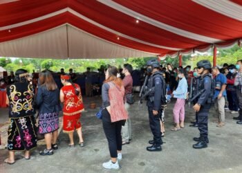 Satbrimob Polda Kalbar Kembali Melaksanakan Patroli Guna Menciptakan Rasa Aman dan Nyaman Kepada Masyarakat Yang Ikut Pekan Gawai Dayak (PGD) ke XXXVI.