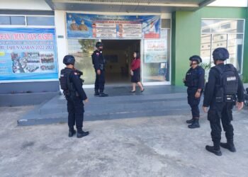 Brimob Polda Kalbar kembali Melaksanakan Patroli di Hari Minggu Kali Ini di Gereja Yang Ada di Kota Pontianak.