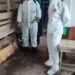 Bersama Dokter hewan dari Dinas Tanaman Pangan, Peternakan dan Perikanan Kota Pontianak TIM OPS Aman Nusa II PMK Polresta Pontianak Polda Kalbar Lakukan Penyemprotan Kandang Ternak.