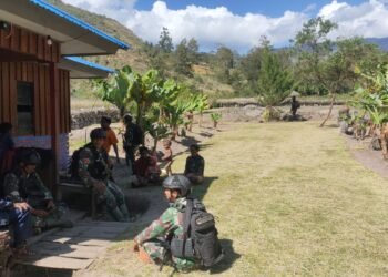 Bentuk nyata Satgas Yonif Mekanis 203/AK Hadir di Tengah Masyarakat Pegunungan Tengah.