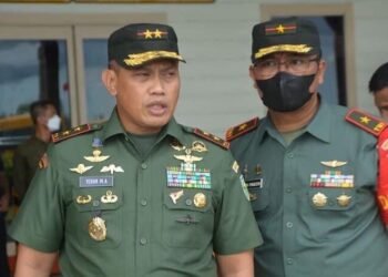 Presiden Joko Widodo Tiba di Mimika Disambut Danrem 174/Merauke dan Forkopimda.