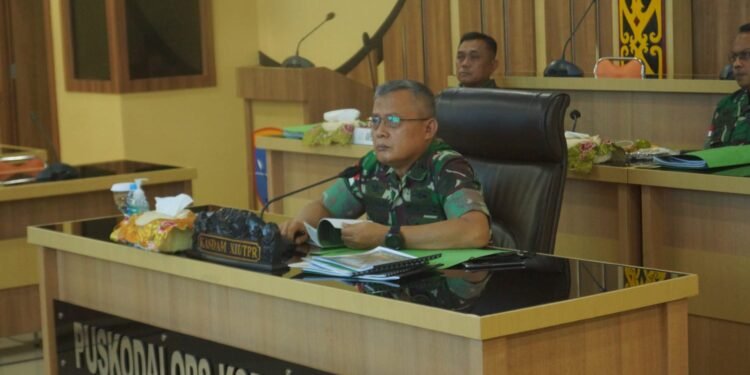 Brigjen TNI Djauhari, S.E., M.M., Kasdam XII/Tpr, Terima Paparan Renlakgiat TMMD ke-115.