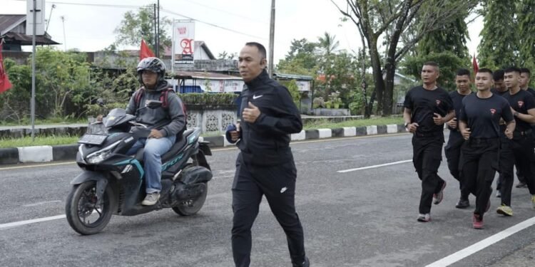 Dansatbrimob Polda Kalbar Memimpin Langsung Pelaksanaan Olahraga.