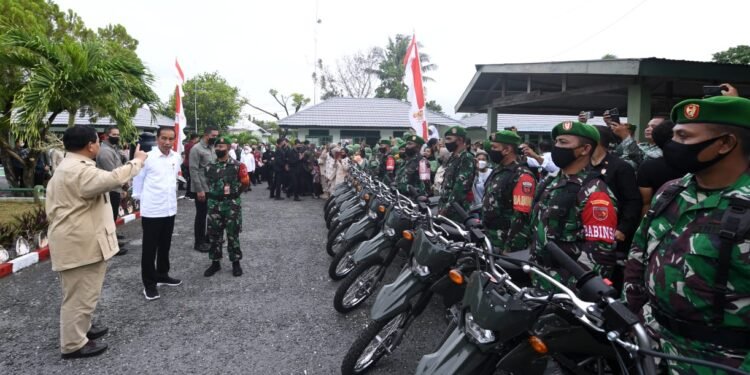 Presiden Jokowi Tinjau Penyerahan Motor di Kodim 1503/Tual.