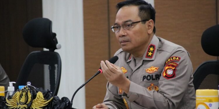 Kapolda Kalbar Berikan Arahan Kepada Personel Yang Bertugas di Luar Struktur.
