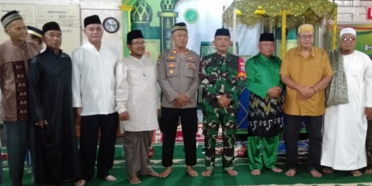 Wakili Dandim, Pasiops Kodim 1201 Hadiri Haluan Tradisi Robo’ Robo’ Kraton Amantubillah Mempawah.