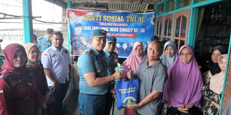 Masyarakat Antusias Ikuti Vaksin Covid-19 di Hari Jadi Lanal Dabo Singkep ke-30.