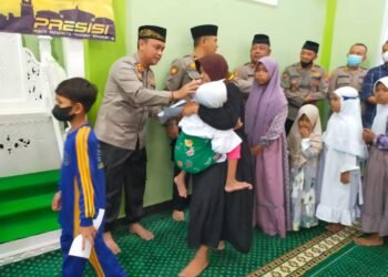 Polres Sampang Do’akan Korban Tragedi Kanjuruhan Malang Saat Acara Maulid Nabi Di Masjid Al-Rasyid.