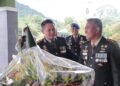 Pemberian Tumpeng Dalam Rangka HUT TNI ke-77 oleh Personel Batalyon B Pelopor.