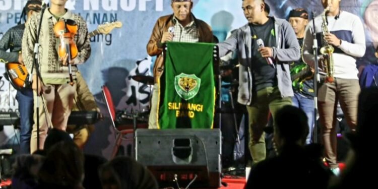 Meriahkan HUT Ke-77 TNI, Taka Tangung, “Kodam III/Slw Gelar Street Music Night Siliwangi Band”.