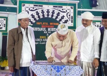 Bupati Sampang Menghadiri Haul Akbar Raden Abdul Jabbar Napo Laok Omben , Dalam Rangkaian Hari Jadi Sampang.