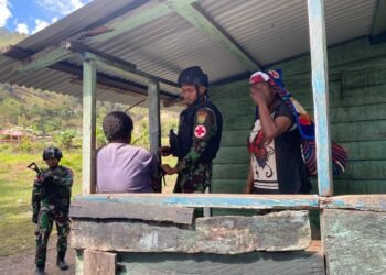 Perhatian Kepada Warga Satgas Yonif Raider 142/KJ Galakkan Puskesmas Keliling.